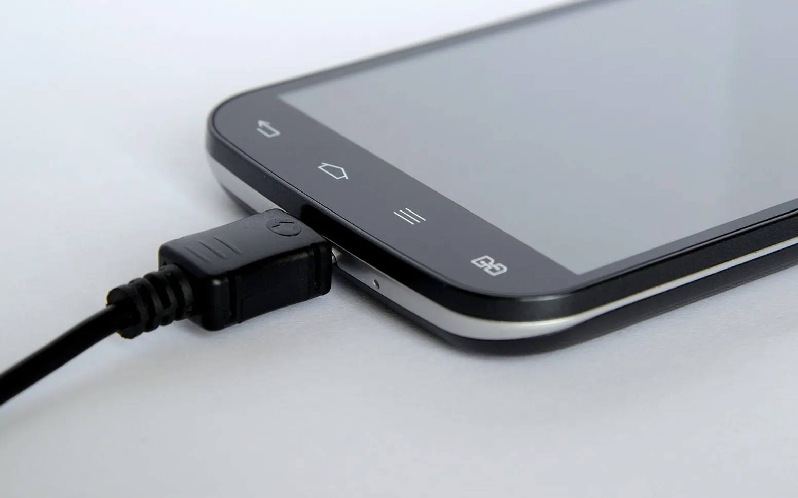 Smartphone, phone and charger